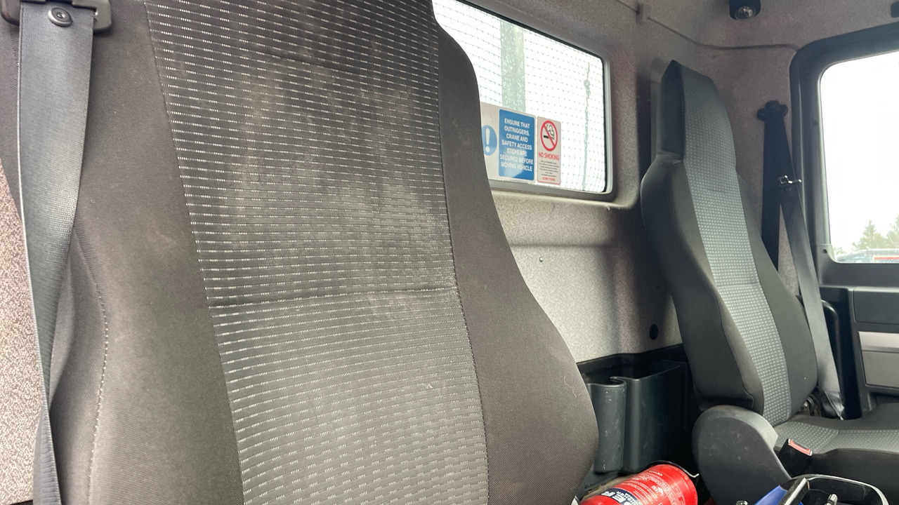 Dropside/ Flatbed truck, Crane truck Man TGM 18.250: picture 8