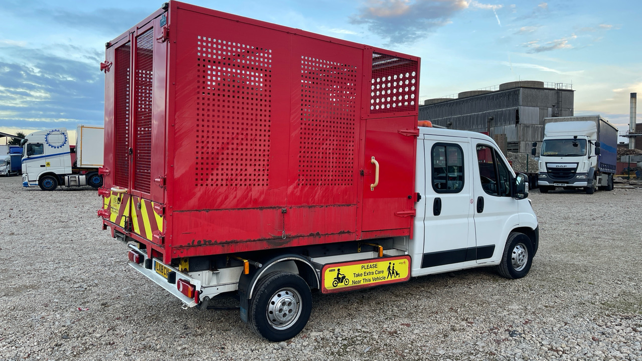 PEUGEOT BOXER 335 2.0 BLUE HDI 130PS - Tipper van: picture 4 PEUGEOT BOXER 335 2.0 BLUE HDI 130PS - Tipper van: picture 4