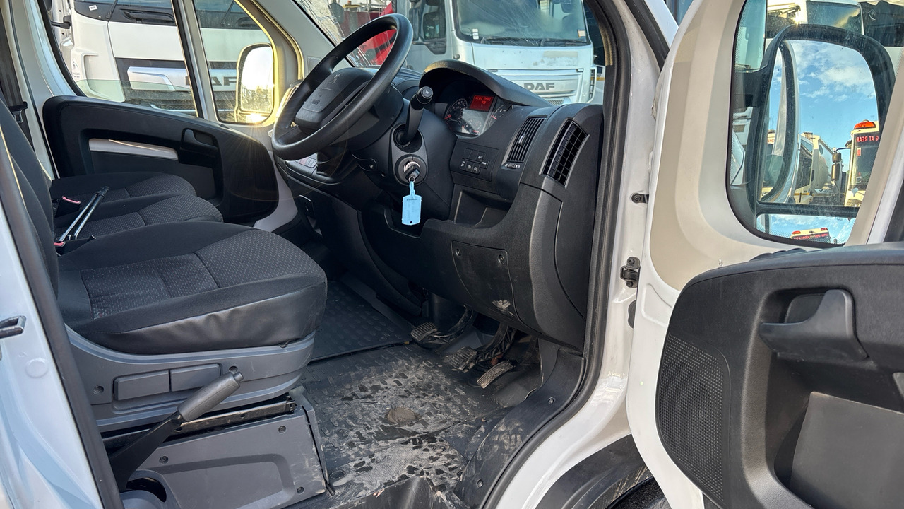 PEUGEOT BOXER 435 2.2 BlueHDi H2 Professional Van 140ps - Panel van: picture 5 PEUGEOT BOXER 435 2.2 BlueHDi H2 Professional Van 140ps - Panel van: picture 5