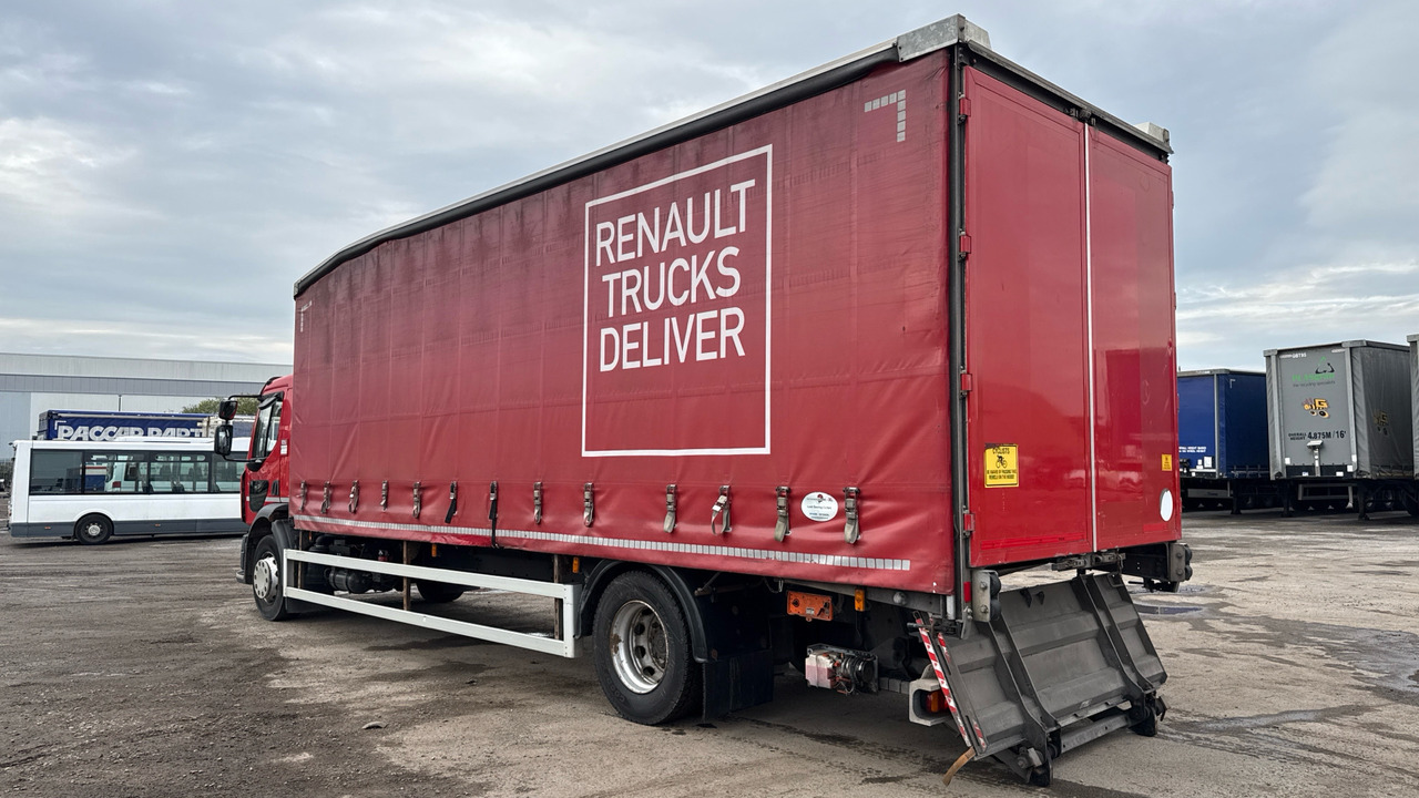 RENAULT D 18 - Curtainsider truck: picture 3 RENAULT D 18 - Curtainsider truck: picture 3