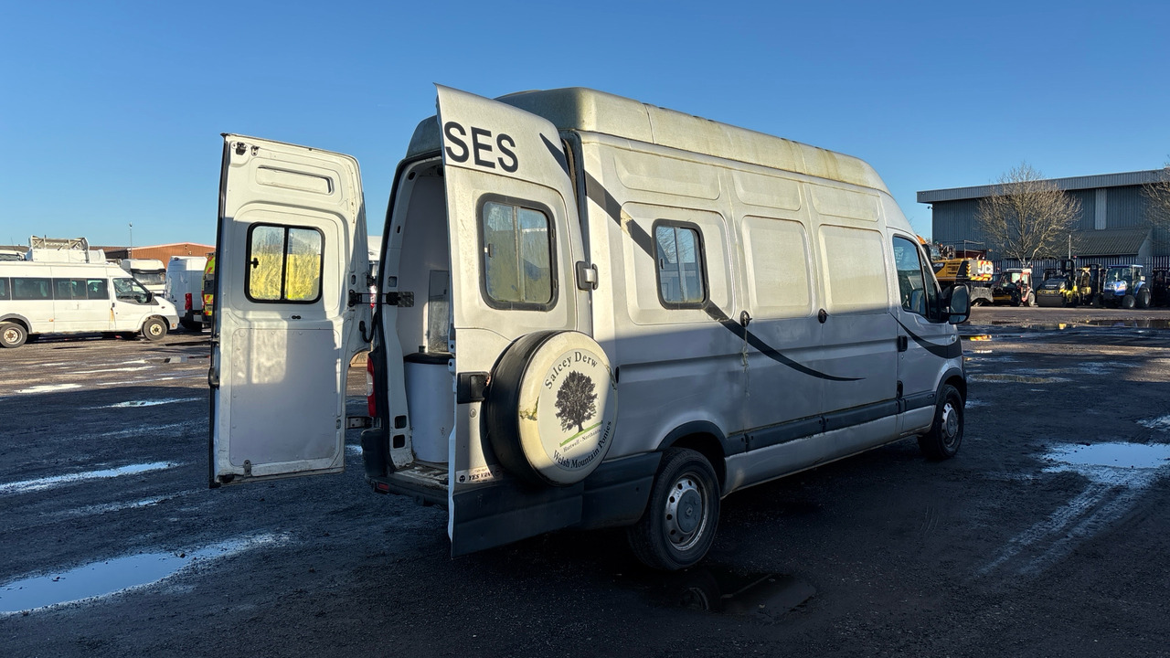 RENAULT MASTER LH35 DCi 120PS - Horse truck: picture 4 RENAULT MASTER LH35 DCi 120PS - Horse truck: picture 4