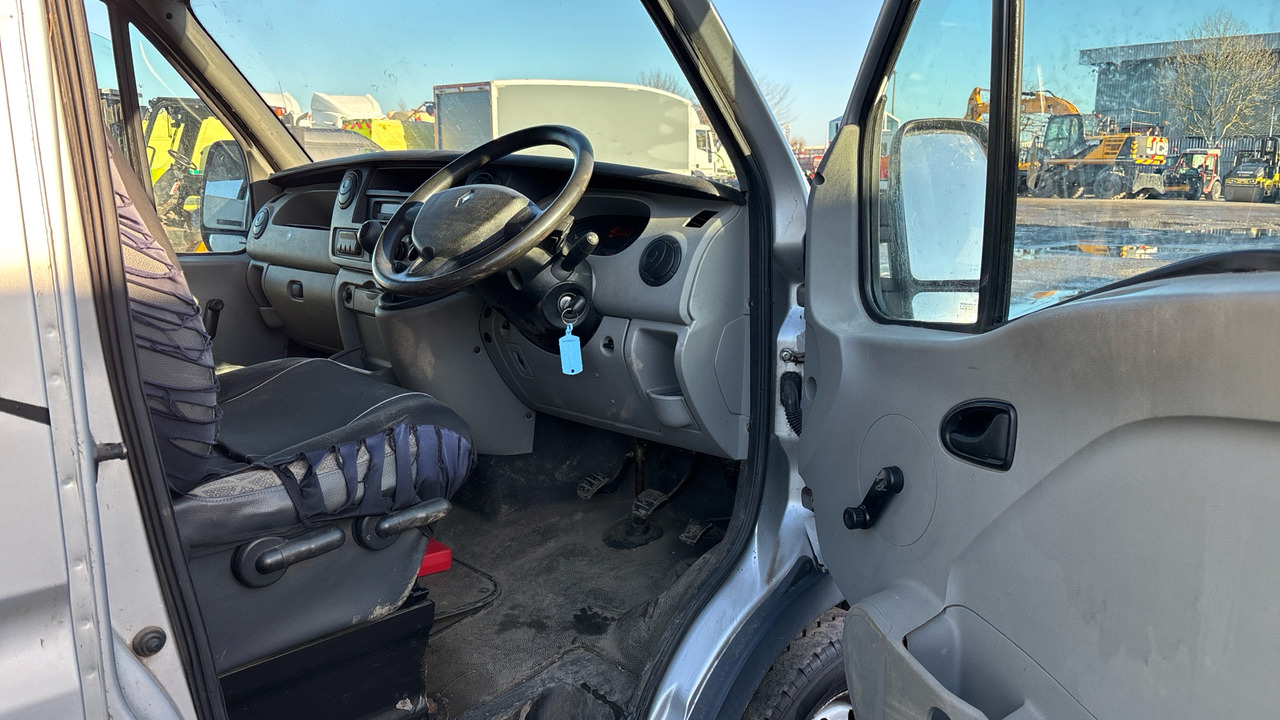 RENAULT MASTER LH35 DCi 120PS - Horse truck: picture 5 RENAULT MASTER LH35 DCi 120PS - Horse truck: picture 5