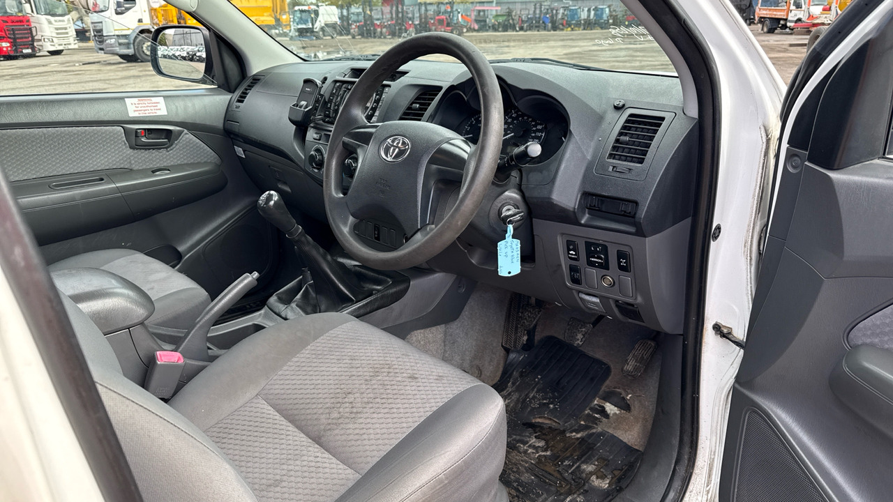 TOYOTA HILUX  2.5 D-4D 144PS - Pickup truck, Combi van: picture 5 TOYOTA HILUX  2.5 D-4D 144PS - Pickup truck, Combi van: picture 5