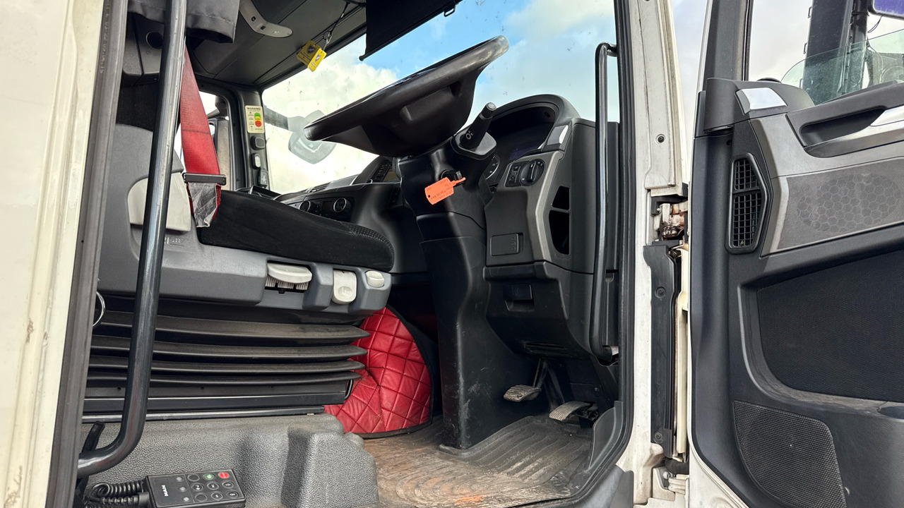 MAN TGX 26.440 - Tractor unit: picture 5 MAN TGX 26.440 - Tractor unit: picture 5