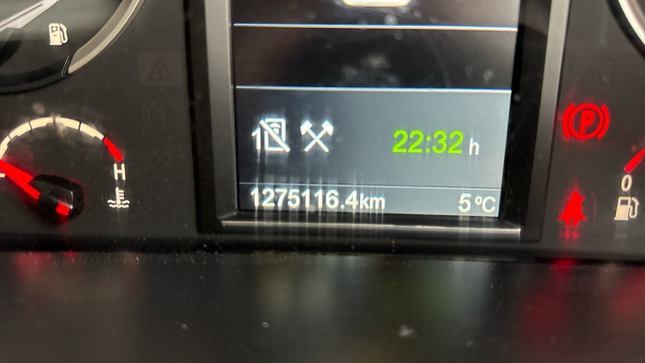 Tractor unit SCANIA R 520 V8: picture 14