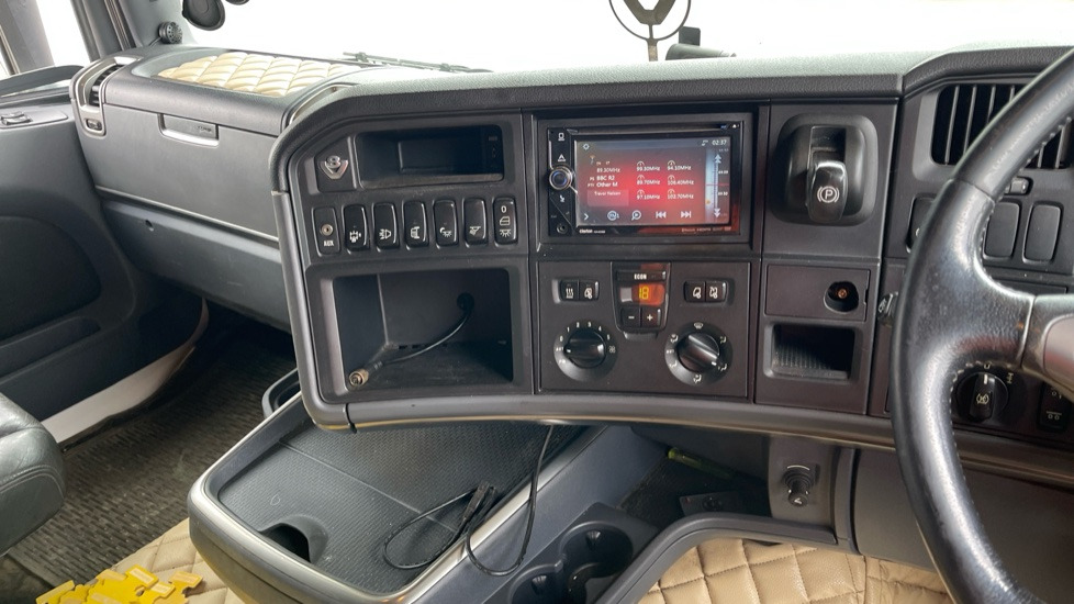 Tractor unit SCANIA R 580 V8: picture 10