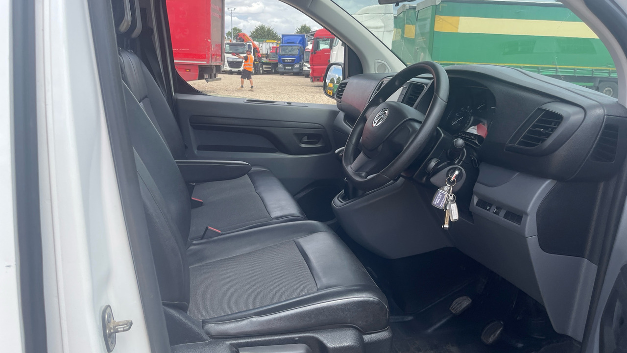 VAUXHALL VIVARO 2900 1.5D 100PS - Small van: picture 5 VAUXHALL VIVARO 2900 1.5D 100PS - Small van: picture 5