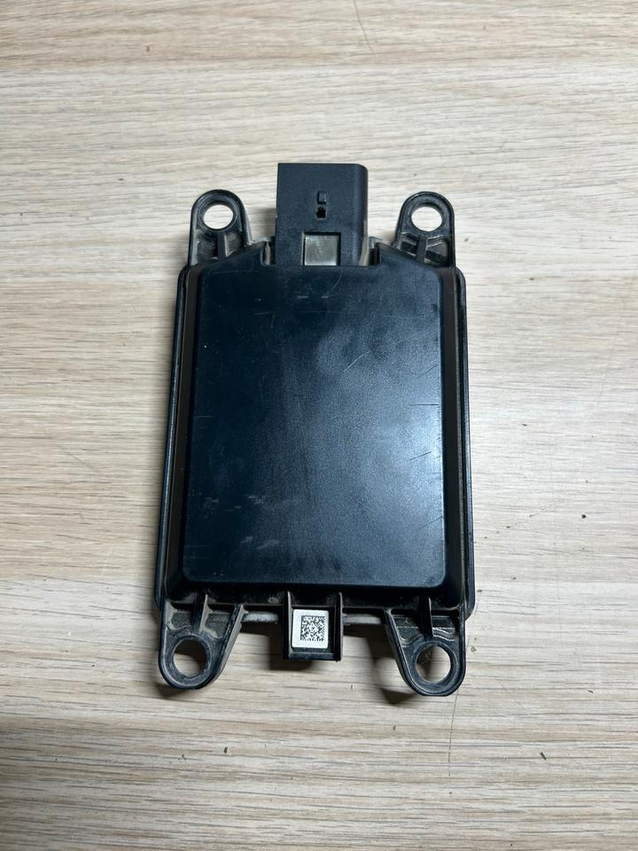 MAN EU6 Radarsensor / Distance Radarsensor 81.27610-0037 - Sensor for Truck: picture 3 MAN EU6 Radarsensor / Distance Radarsensor 81.27610-0037 - Sensor for Truck: picture 3