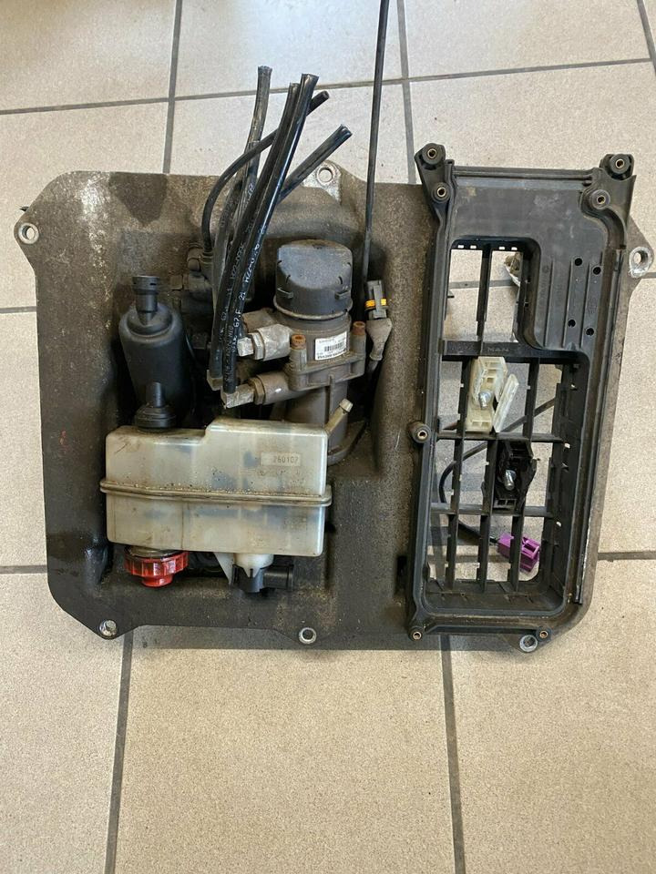 MAN TGA TGX Fußbremsventil Bremsventil 81.25970.6100 - Brake valve for Truck: picture 1 MAN TGA TGX Fußbremsventil Bremsventil 81.25970.6100 - Brake valve for Truck: picture 1