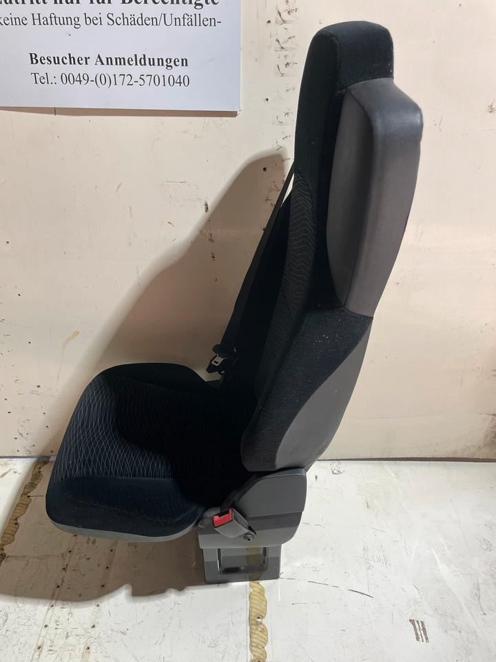 Mercedes Actros MP4 Beifahrersitz A9609103703 - Seat for Truck: picture 2 Mercedes Actros MP4 Beifahrersitz A9609103703 - Seat for Truck: picture 2