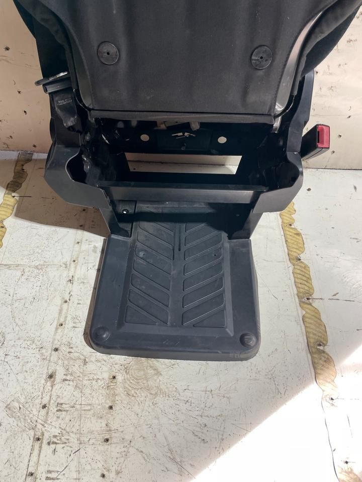Mercedes Actros MP4 Beifahrersitz A9609103803 - Seat for Truck: picture 5 Mercedes Actros MP4 Beifahrersitz A9609103803 - Seat for Truck: picture 5