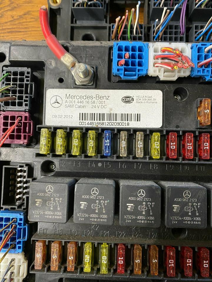 Mercedes Actros MP4 Sicherungskasten A 001 446 16 58 - Fuse for Truck: picture 2 Mercedes Actros MP4 Sicherungskasten A 001 446 16 58 - Fuse for Truck: picture 2