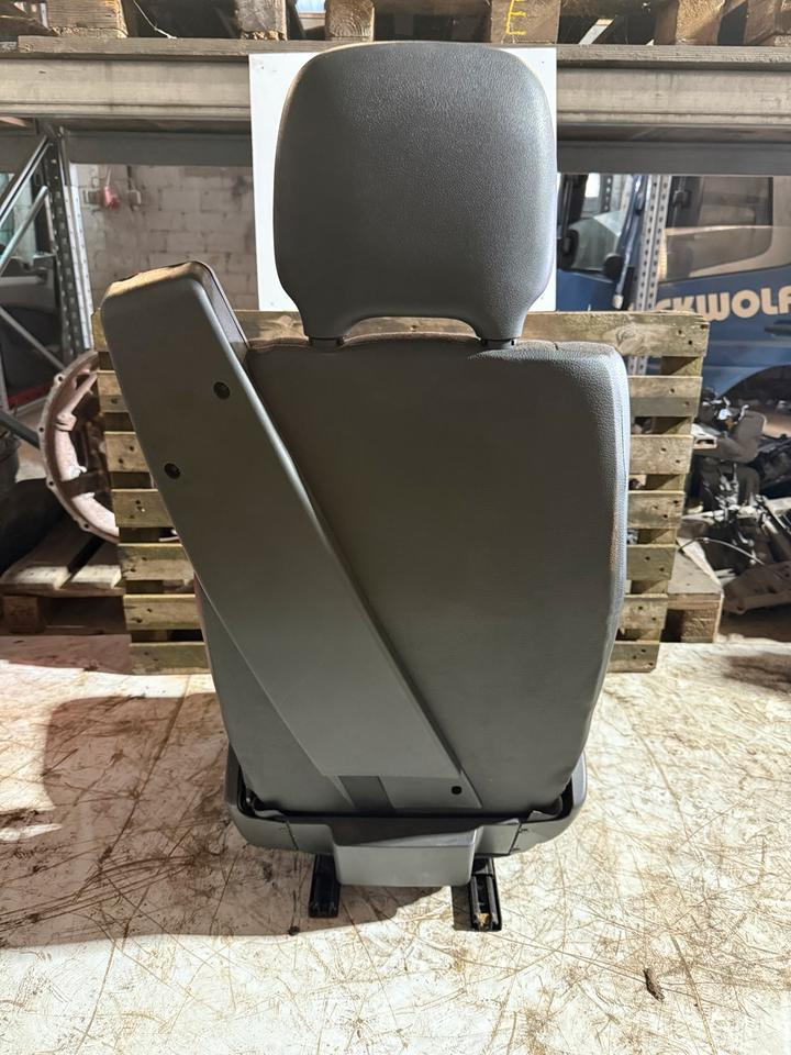 Mercedes Atego 2 Fahrersitz - Seat for Truck: picture 3 Mercedes Atego 2 Fahrersitz - Seat for Truck: picture 3