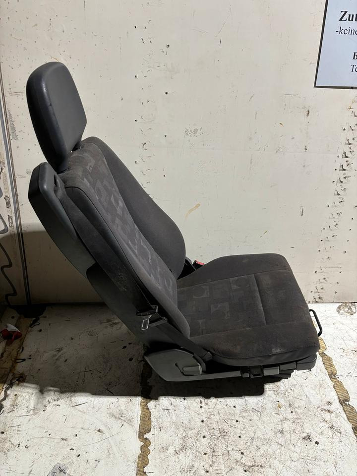 Mercedes-Benz Atego 2 Beifahrersitz mit Luft - Seat for Truck: picture 2 Mercedes-Benz Atego 2 Beifahrersitz mit Luft - Seat for Truck: picture 2