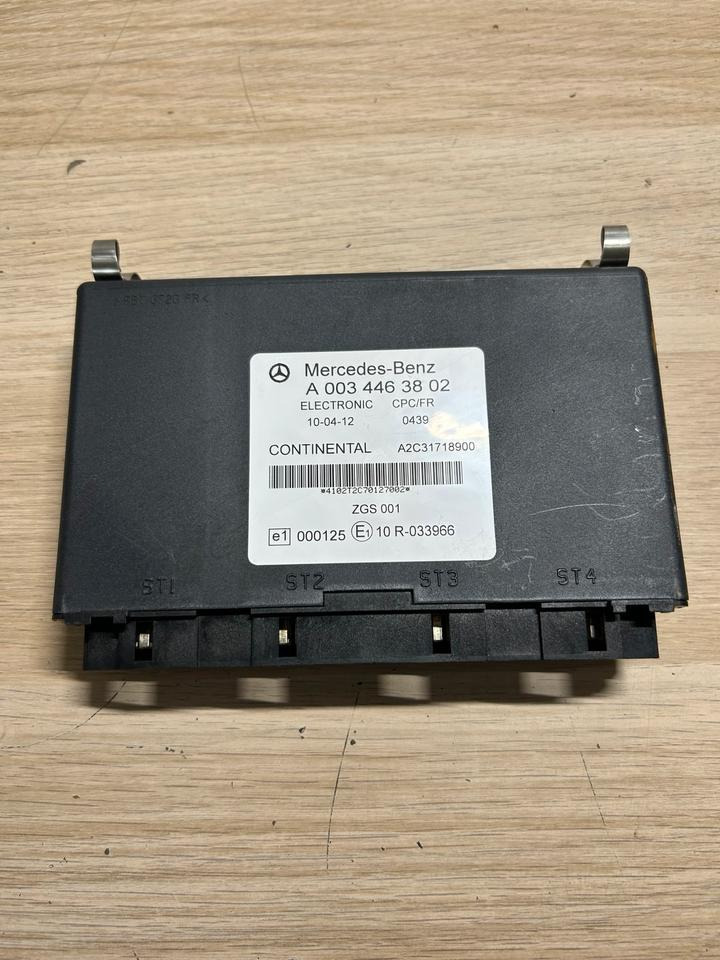 Mercedes Benz Elektronik CPC/FR A0034463802 - ECU for Truck: picture 2 Mercedes Benz Elektronik CPC/FR A0034463802 - ECU for Truck: picture 2