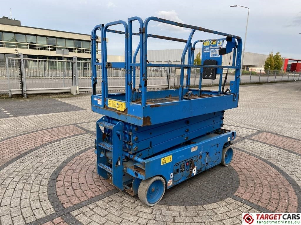 Genie GS-2646 Electric 2646 Scissor Work Lift 992cm - Scissor lift: picture 3 Genie GS-2646 Electric 2646 Scissor Work Lift 992cm - Scissor lift: picture 3