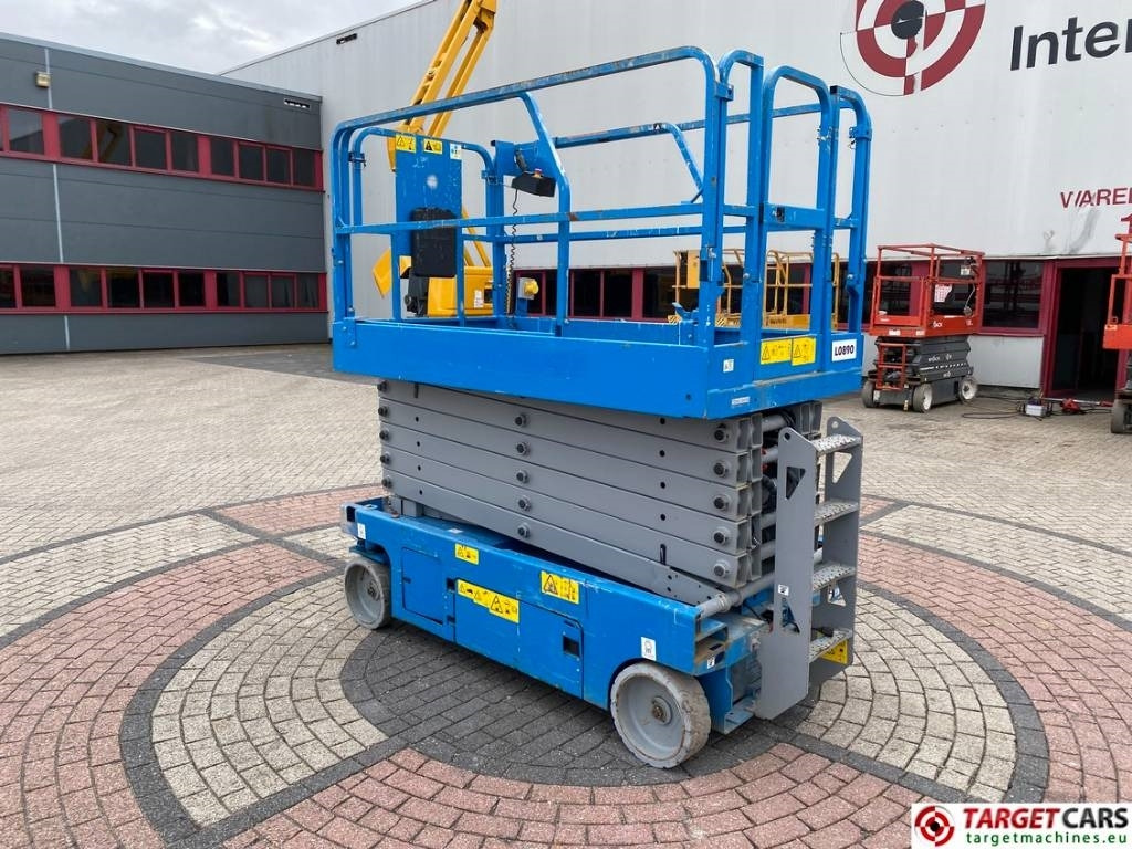 Genie GS-4047 Electric Scissor Work Lift 1389cm - Scissor lift: picture 4 Genie GS-4047 Electric Scissor Work Lift 1389cm - Scissor lift: picture 4