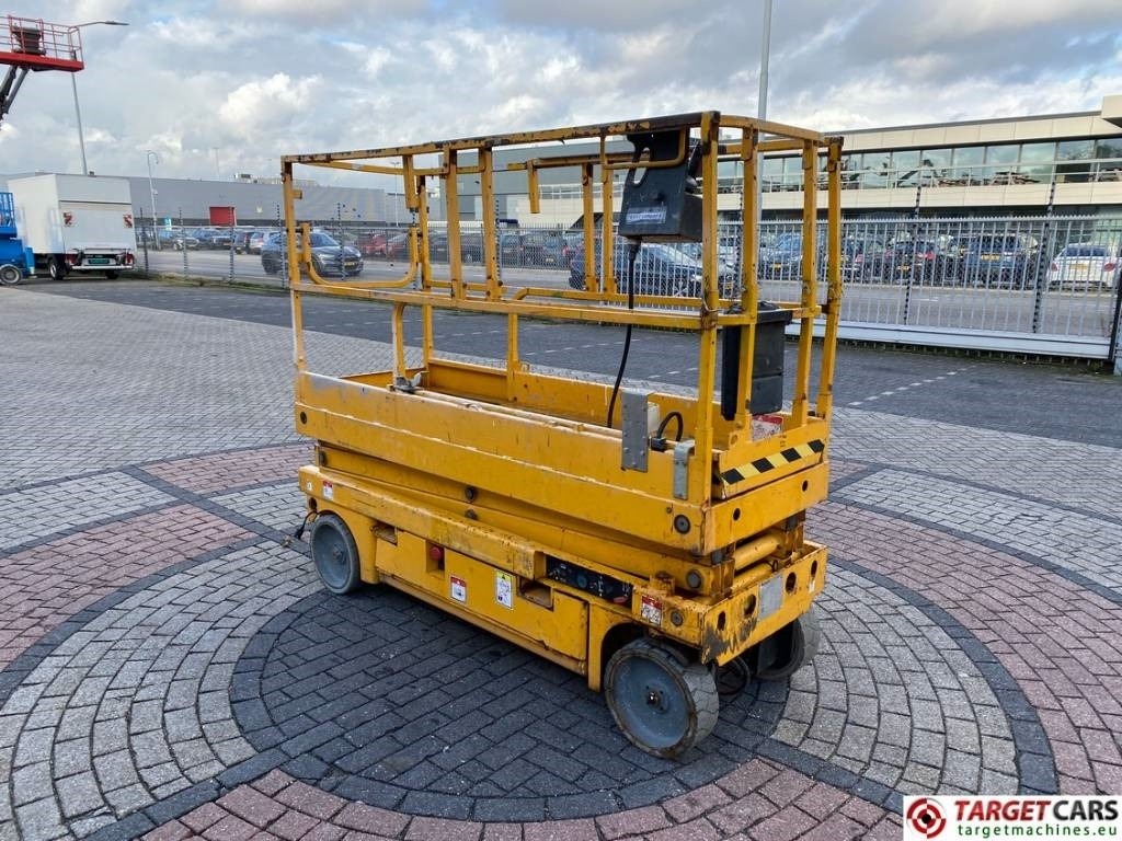 Haulotte Compact 8 Elecftric Scissor Work Lift 818cm - Scissor lift: picture 2 Haulotte Compact 8 Elecftric Scissor Work Lift 818cm - Scissor lift: picture 2