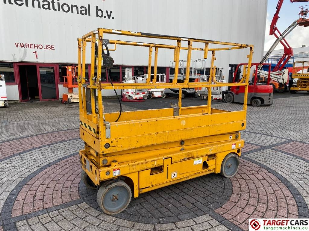 Haulotte Compact 8 Elecftric Scissor Work Lift 818cm - Scissor lift: picture 1 Haulotte Compact 8 Elecftric Scissor Work Lift 818cm - Scissor lift: picture 1