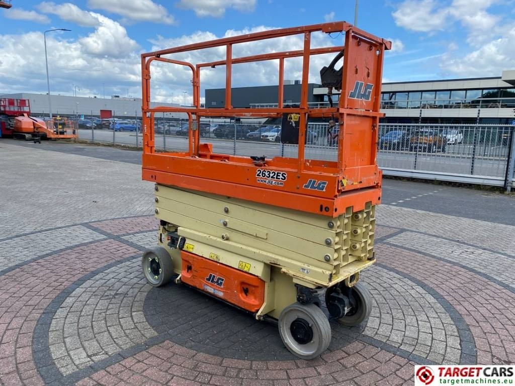 JLG 2632ES Electric Scissor Work Lift 977cm - Scissor lift: picture 2 JLG 2632ES Electric Scissor Work Lift 977cm - Scissor lift: picture 2