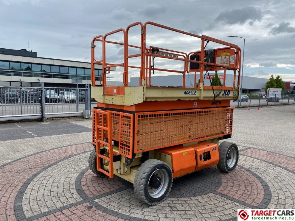 JLG 4069LE Electric Scissor Work Lift 1419cm - Scissor lift: picture 3 JLG 4069LE Electric Scissor Work Lift 1419cm - Scissor lift: picture 3