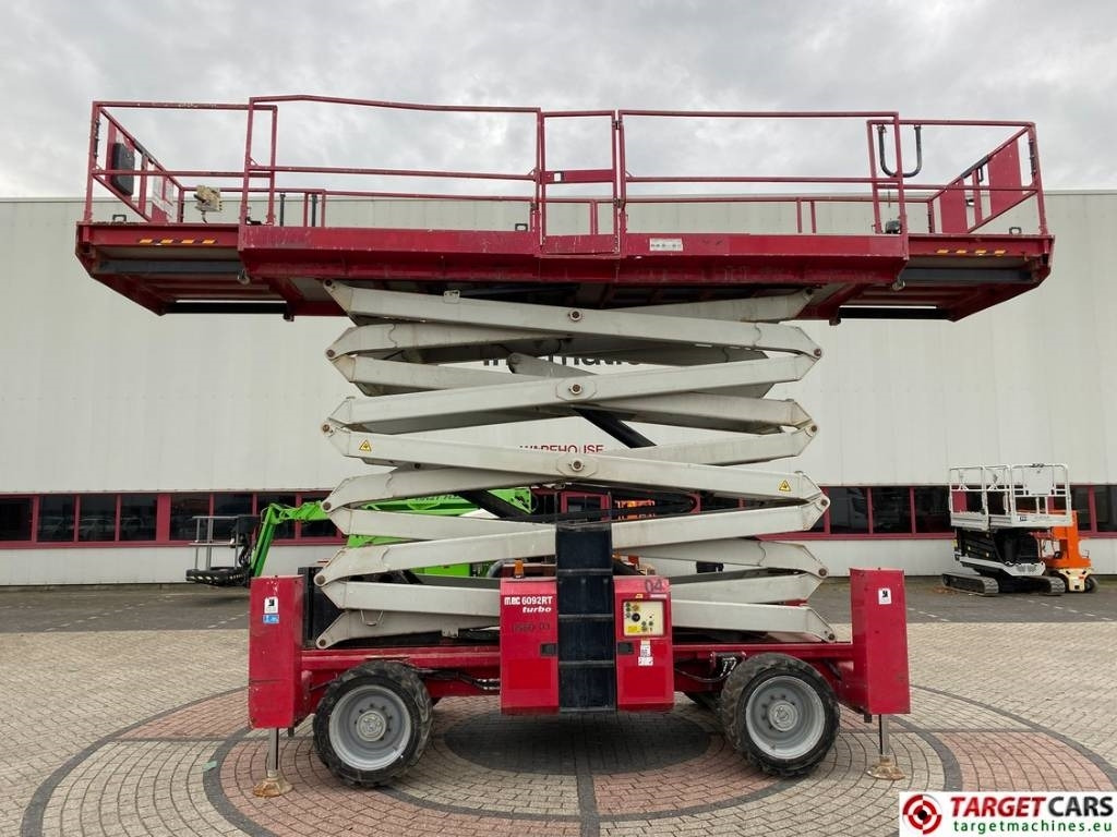 MEC 6092RT Diesel 4x4 Scissor Work Lift 2020cm - Scissor lift: picture 5 MEC 6092RT Diesel 4x4 Scissor Work Lift 2020cm - Scissor lift: picture 5