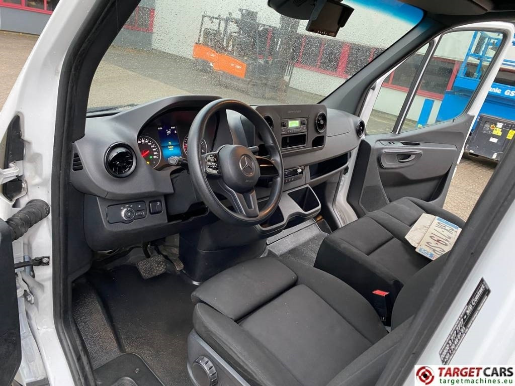 Mercedes-Benz Sprinter 515CDI Closed Box Van Taillift - Box truck: picture 5 Mercedes-Benz Sprinter 515CDI Closed Box Van Taillift - Box truck: picture 5