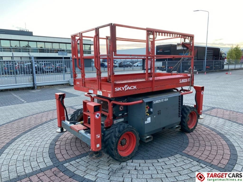 SkyJack SJ6826RT Diesel 4x4 Scissor 6826 Work Lift 992cm - Scissor lift: picture 3 SkyJack SJ6826RT Diesel 4x4 Scissor 6826 Work Lift 992cm - Scissor lift: picture 3