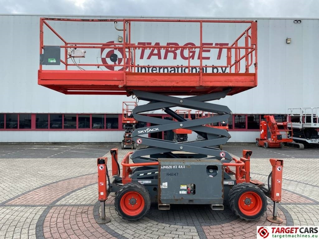 Scissor lift SkyJack SJ6826RT Diesel 4x4 Scissor Work Lift 992cm: picture 5