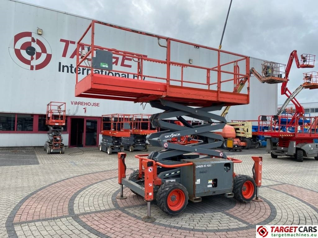 Scissor lift SkyJack SJ6826RT Diesel 4x4 Scissor Work Lift 992cm: picture 25