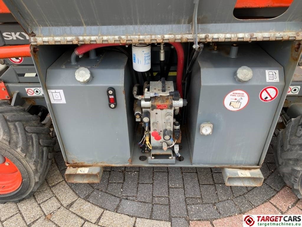 Scissor lift SkyJack SJ6826RT Diesel 4x4 Scissor Work Lift 992cm: picture 14