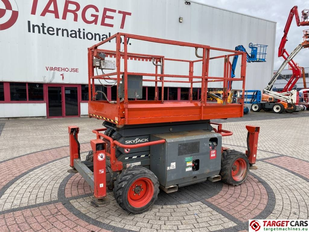 SkyJack SJ6832RT Diesel 4x4 Scissor 6832 Work Lift 1180cm - Scissor lift: picture 1 SkyJack SJ6832RT Diesel 4x4 Scissor 6832 Work Lift 1180cm - Scissor lift: picture 1