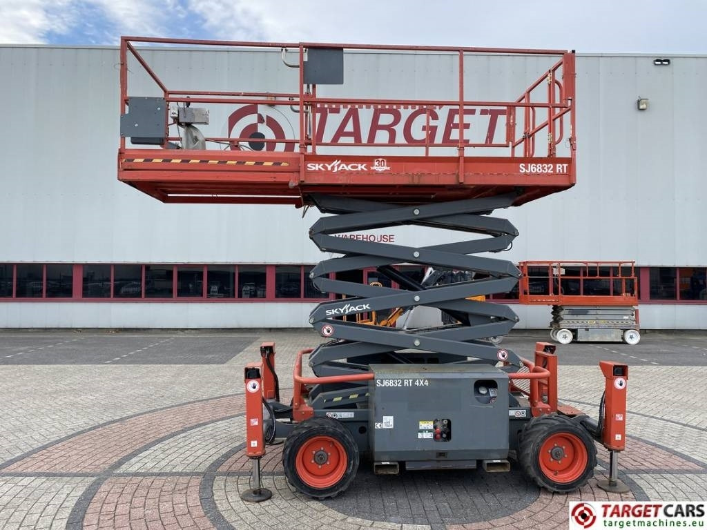 SkyJack SJ6832RT Diesel Scissor Work Lift 1180cm - Scissor lift: picture 5 SkyJack SJ6832RT Diesel Scissor Work Lift 1180cm - Scissor lift: picture 5