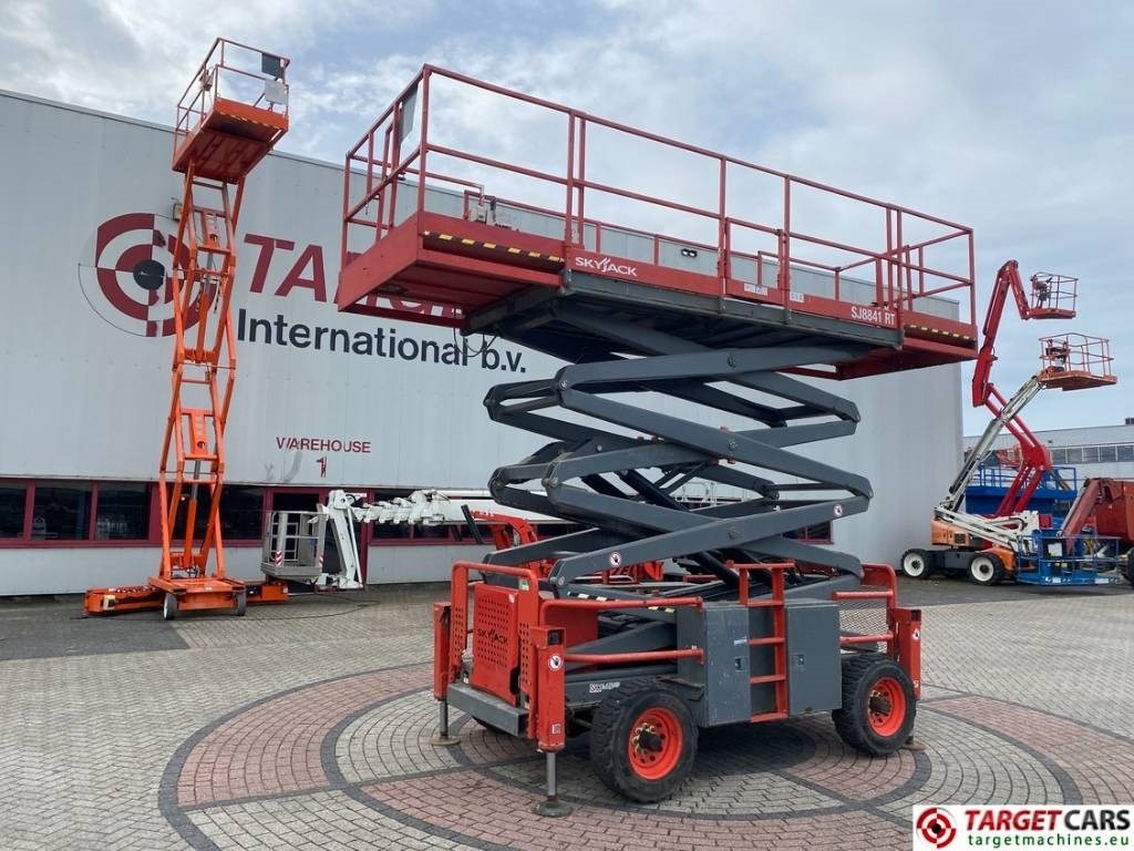 Leasing of SkyJack SJ8841RT Diesel 4x4 Scissor Work Lift 1430cm  SkyJack SJ8841RT Diesel 4x4 Scissor Work Lift 1430cm: picture 32