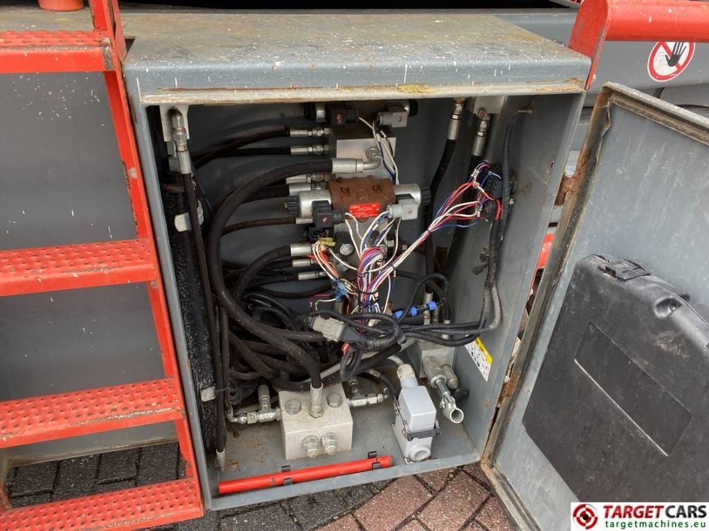 Leasing of SkyJack SJ8841RT Diesel 4x4 Scissor Work Lift 1430cm  SkyJack SJ8841RT Diesel 4x4 Scissor Work Lift 1430cm: picture 35