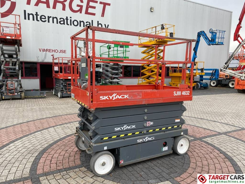 SkyJack SJIII-4632 Electric 4632 Scissor Work Lift 1170cm - Scissor lift: picture 1 SkyJack SJIII-4632 Electric 4632 Scissor Work Lift 1170cm - Scissor lift: picture 1