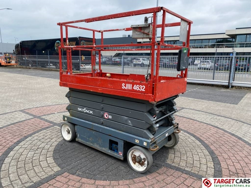 SkyJack SJIII-4632 Electric Scissor Work Lift 1170cm - Scissor lift: picture 2 SkyJack SJIII-4632 Electric Scissor Work Lift 1170cm - Scissor lift: picture 2