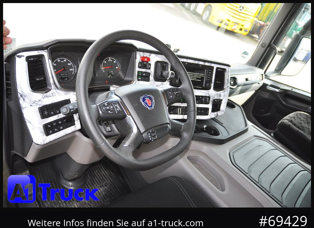 Interior photo 1: Leasing of SCANIA P 320 P 6x2,, Getränke, Lenkachse, LBW: Dhollandia DHLM 30 SCANIA P 320 P 6x2,, Getränke, Lenkachse, LBW: Dhollandia DHLM 30 Interior photo 1: Leasing of SCANIA P 320 P 6x2,, Getränke, Lenkachse, LBW: Dhollandia DHLM 30 SCANIA P 320 P 6x2,, Getränke, Lenkachse, LBW: Dhollandia DHLM 30