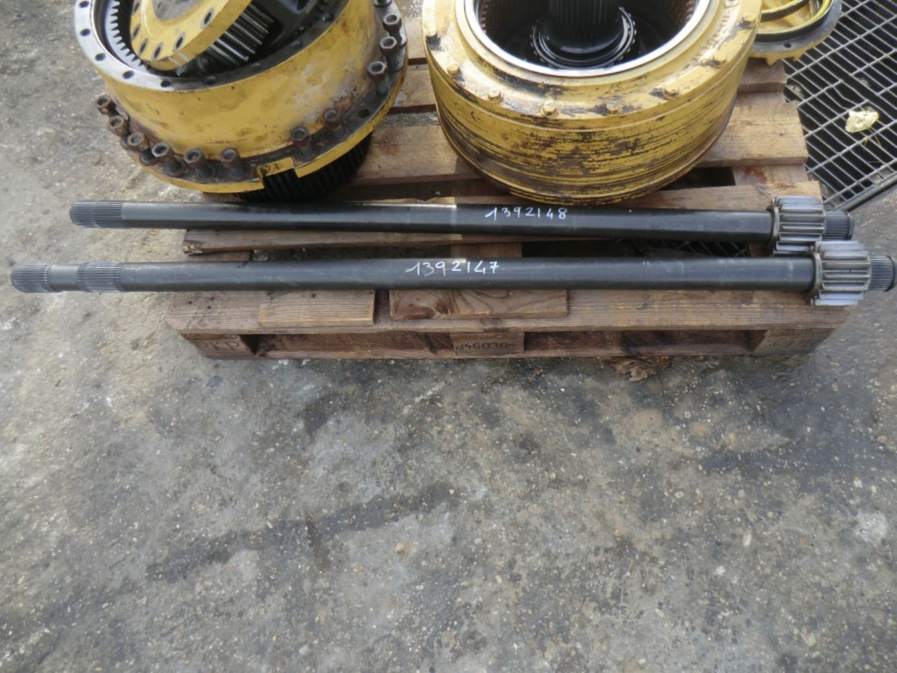 Caterpillar 735 Semiasse con una filettatura - Transmission for Construction machinery: picture 1 Caterpillar 735 Semiasse con una filettatura - Transmission for Construction machinery: picture 1