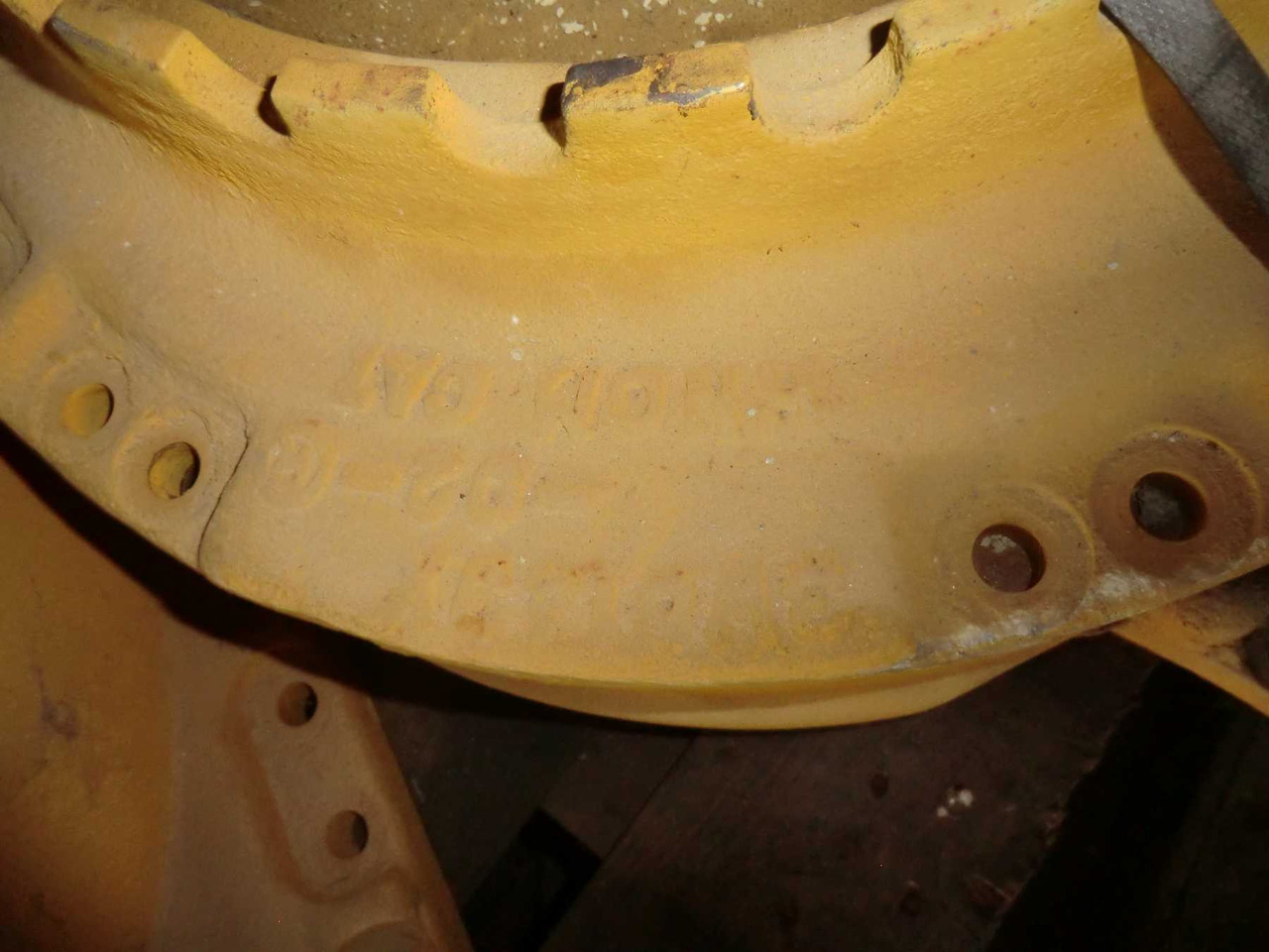 Undercarriage parts for Construction machinery Caterpillar 973 LGP SPINDLE: picture 8 Undercarriage parts for Construction machinery Caterpillar 973 LGP SPINDLE: picture 8