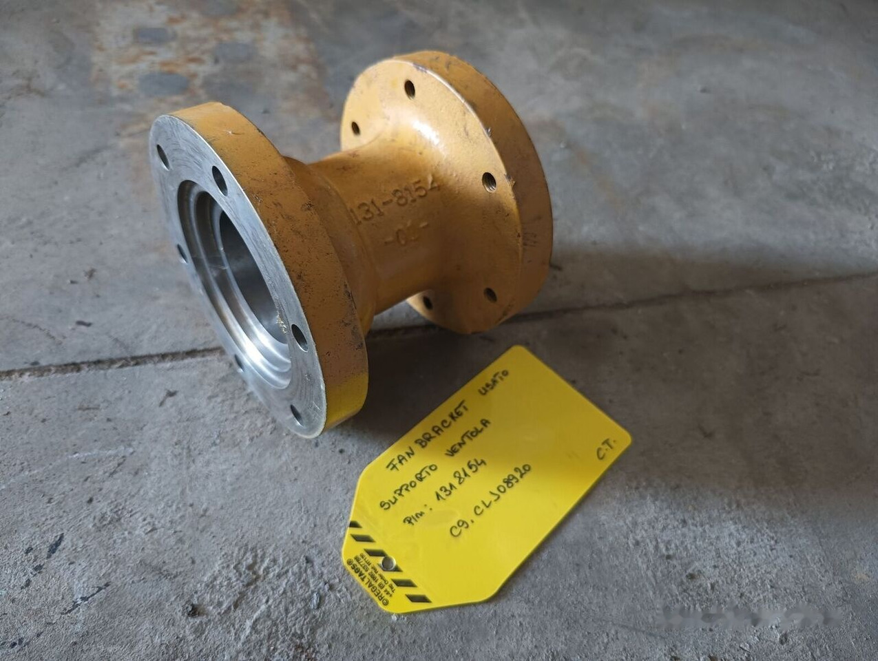 Wheel hub for Construction machinery Fan BRACKET 1318154  for construction equipment: picture 1
