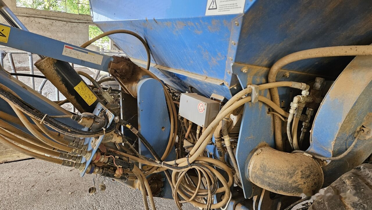 Lemken SOLITAIR 9/500 KA-DS 150 + HELIODOR 9/500 - Seed drill: picture 4 Lemken SOLITAIR 9/500 KA-DS 150 + HELIODOR 9/500 - Seed drill: picture 4