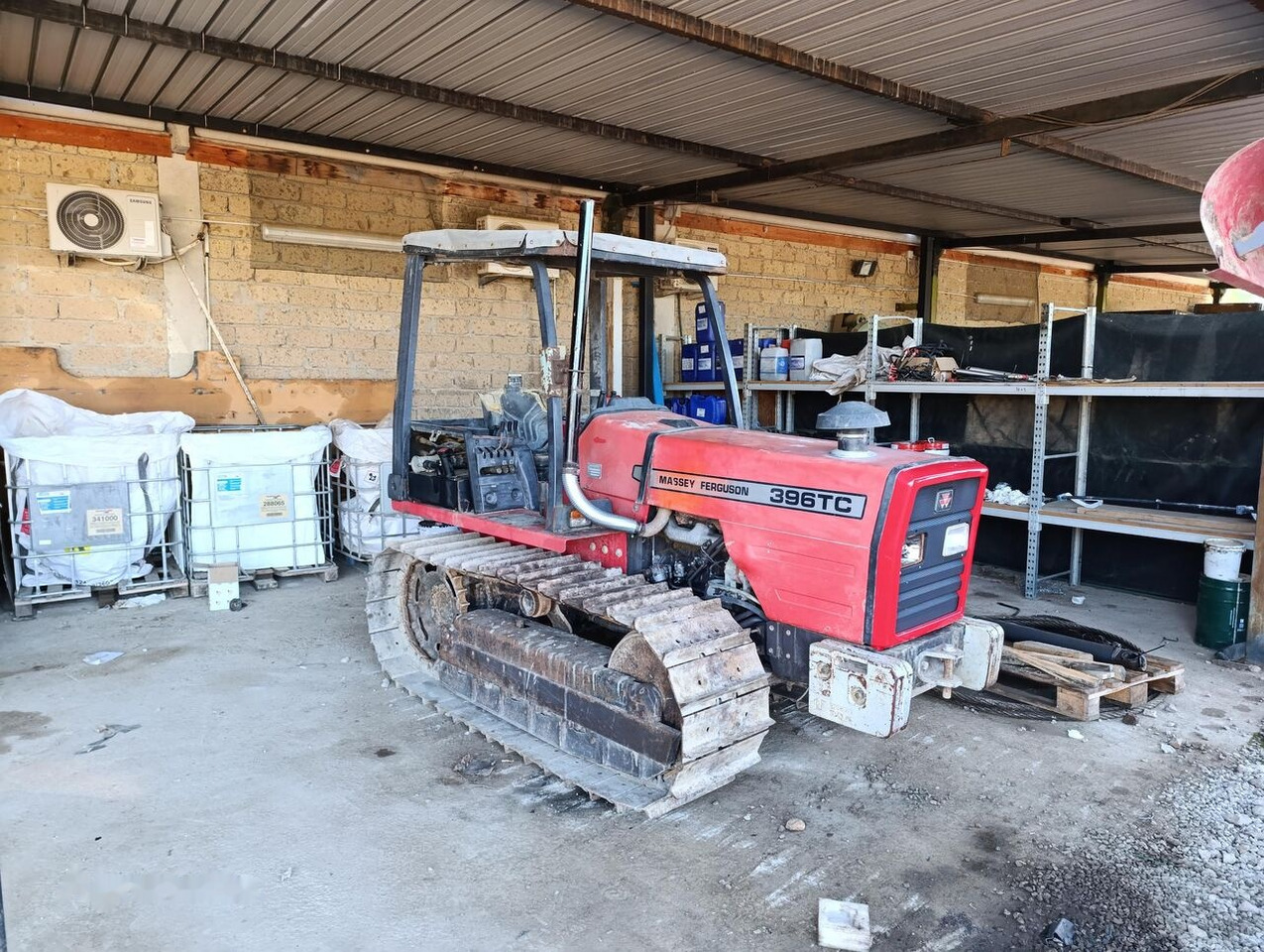 Massey Ferguson 396 TC - Tracked tractor: picture 2 Massey Ferguson 396 TC - Tracked tractor: picture 2
