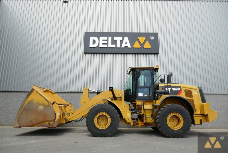 Wheel loader Caterpillar 962M: picture 1