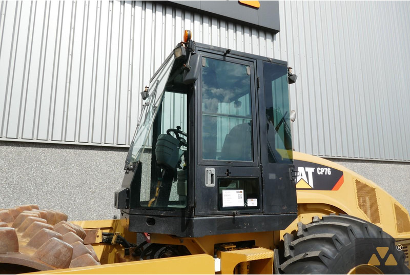 Roller Caterpillar CP76: picture 9