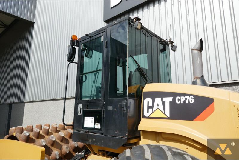 Roller Caterpillar CP76: picture 11
