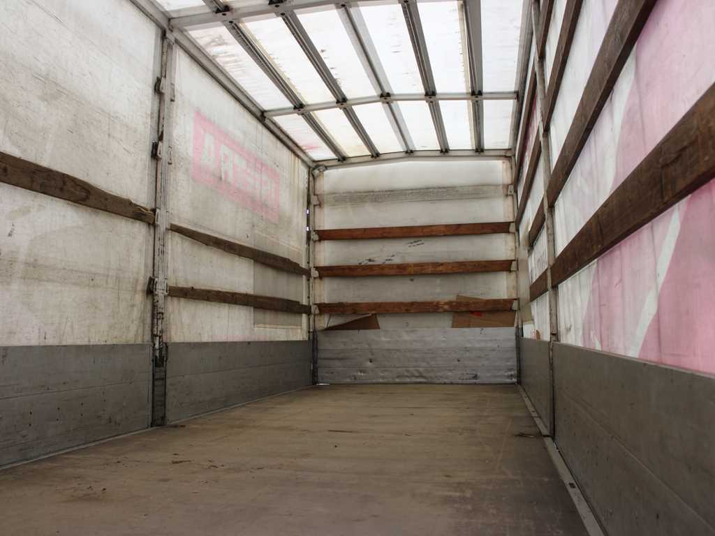 Curtainsider truck Iveco EUROCARGO ML 75 E 15, EURO 3, SLEEPING BODY: picture 6 Curtainsider truck Iveco EUROCARGO ML 75 E 15, EURO 3, SLEEPING BODY: picture 6