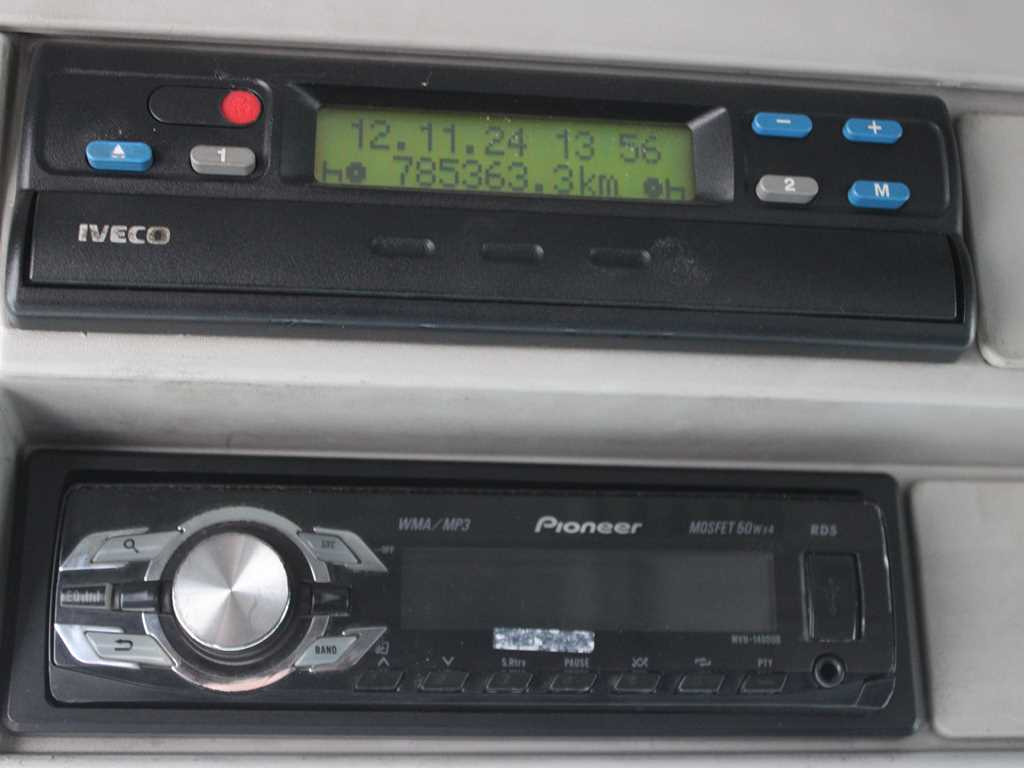 Curtainsider truck Iveco EUROCARGO ML 75 E 15, EURO 3, SLEEPING BODY: picture 16 Curtainsider truck Iveco EUROCARGO ML 75 E 15, EURO 3, SLEEPING BODY: picture 16