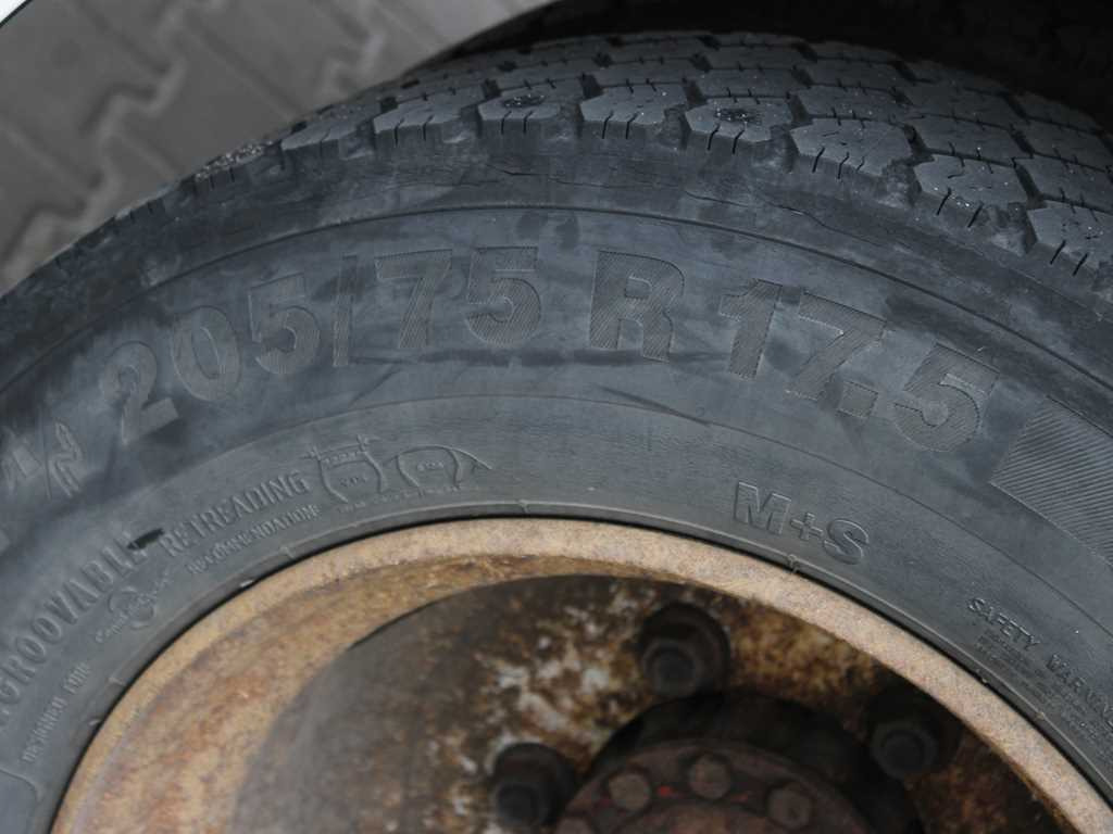 Curtainsider truck Iveco EUROCARGO ML 75 E 15, EURO 3, SLEEPING BODY: picture 17 Curtainsider truck Iveco EUROCARGO ML 75 E 15, EURO 3, SLEEPING BODY: picture 17