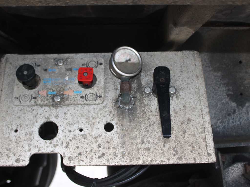 Dropside/ Flatbed semi-trailer ZASŁAW D-651A, LIFTING AXLE: picture 6